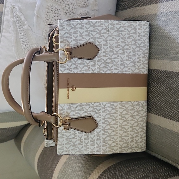 Michael Kors Handbags - Michael Kors Marilyn Buttermilk MD Satchel